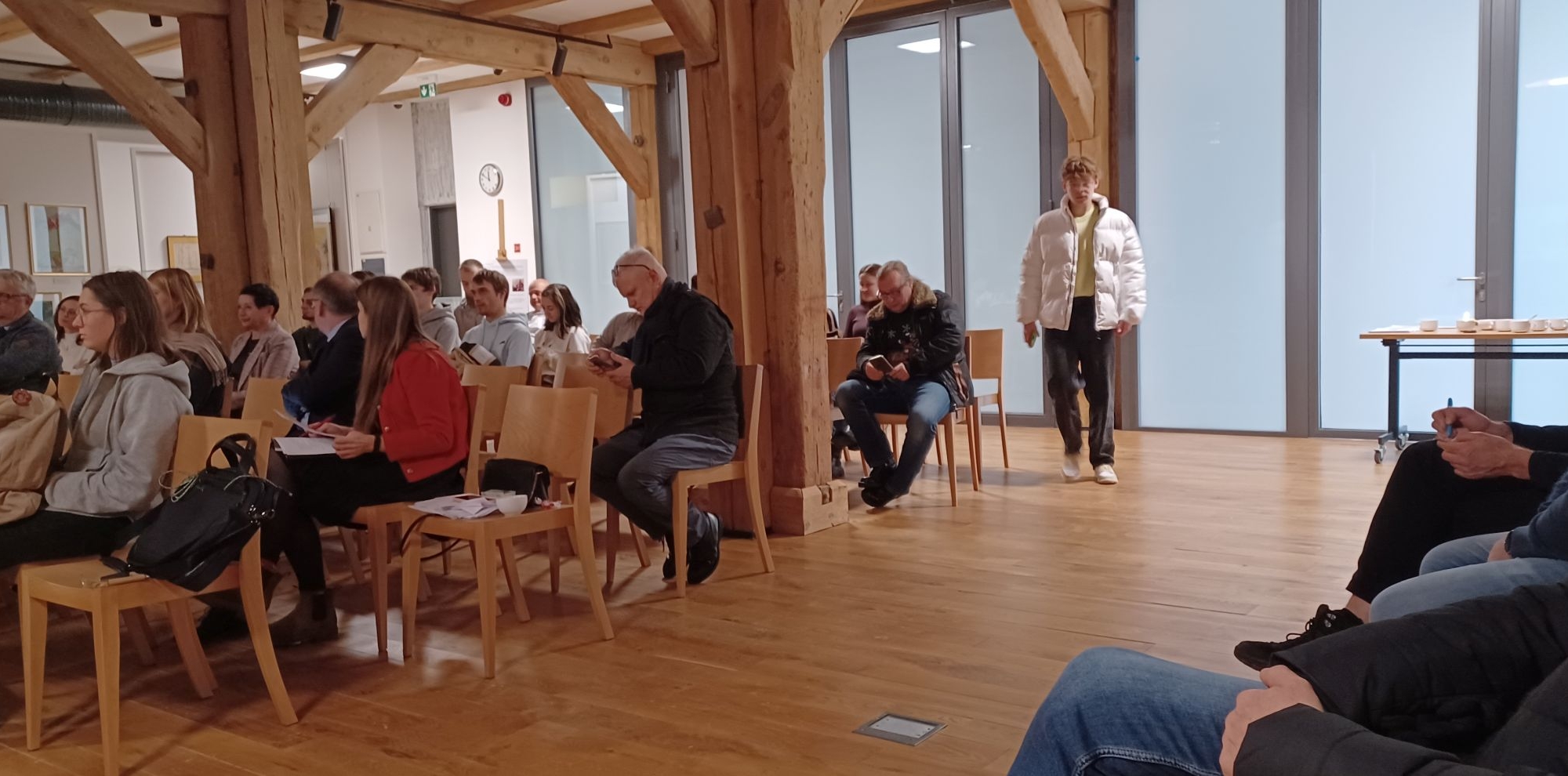 Studenci II r. TiR 6 XII 2023 na konf.2.jpg